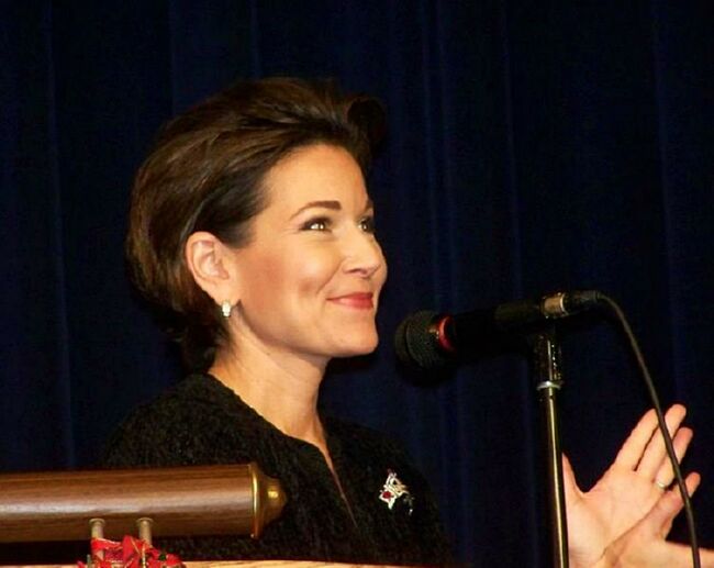 Heather introduces her Miss America sister Lee Meriwether